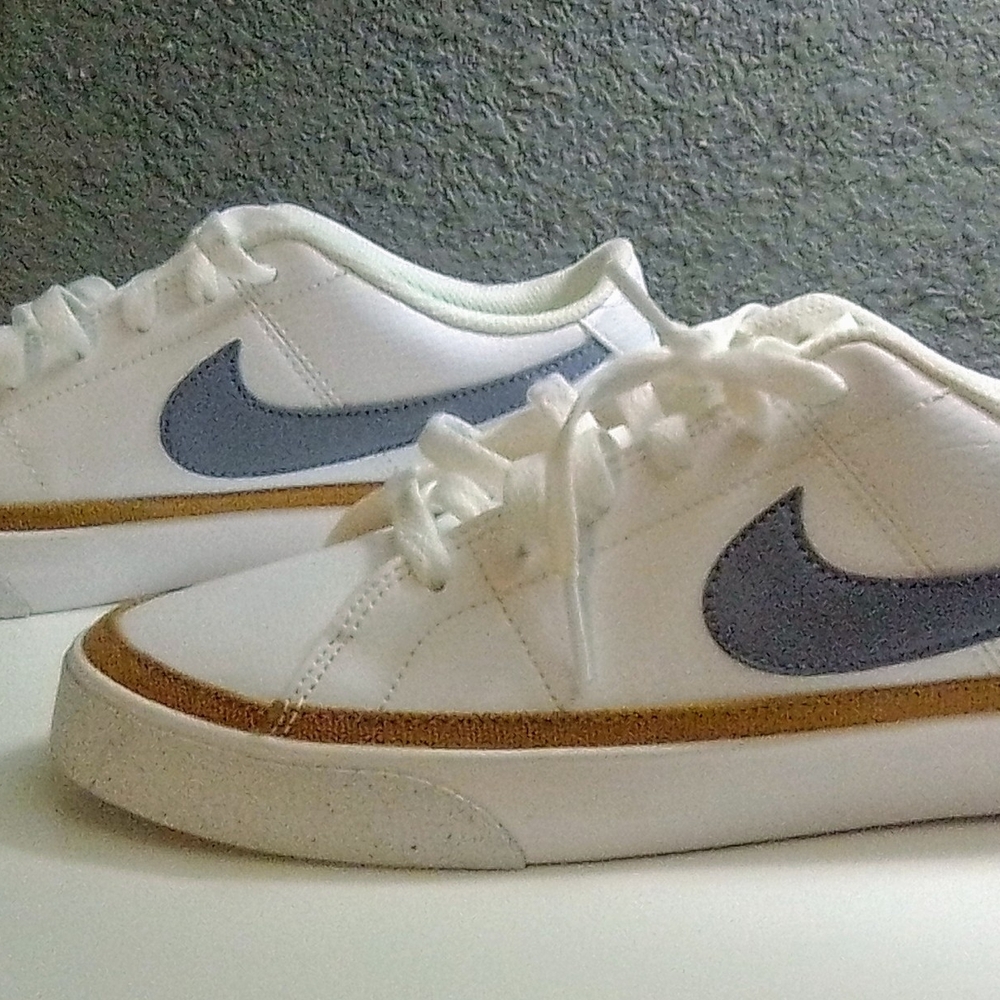 Nike White and Blue Women's Shoes 8.5